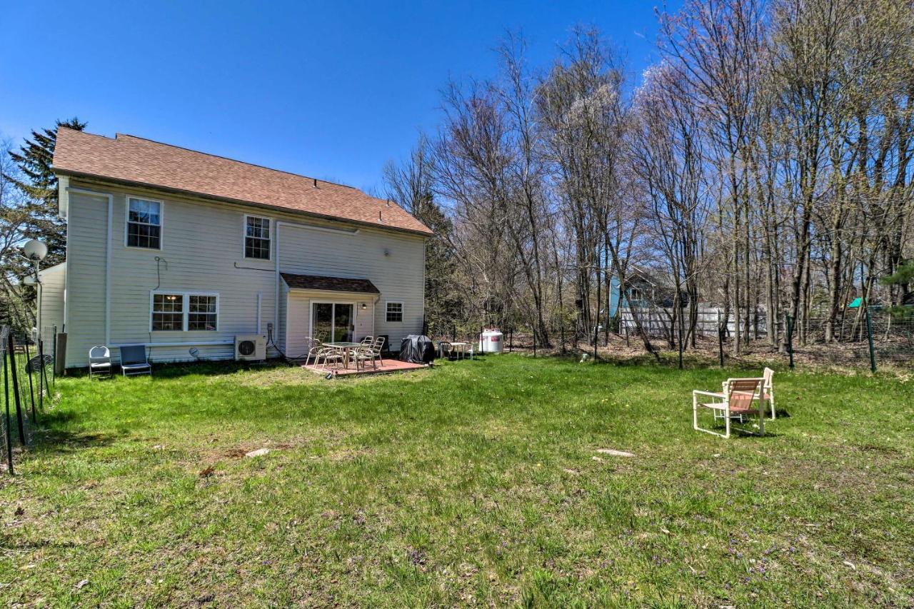 Colonial House In Quiet Area Near Camelback Resort Pocono Summit Exterior photo